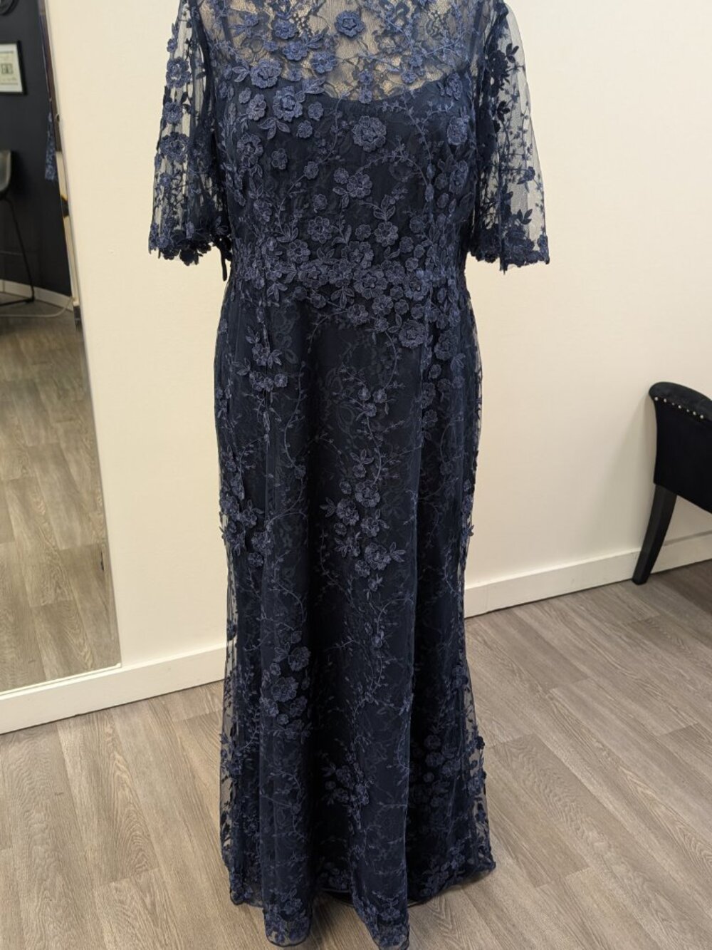 Mac Duggal size 20 fits 22
